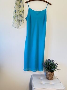Evan-Picone
Beautiful Turquoise Light Weight Layered Dress
Large